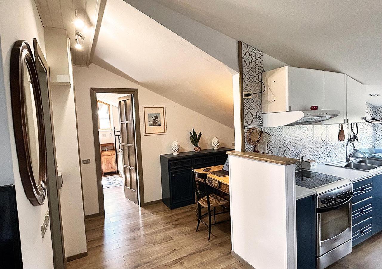 La Mansardina Apartment Venegono Superiore Bagian luar foto