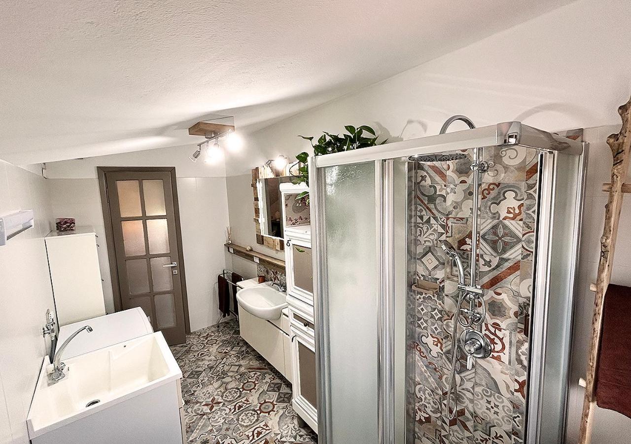 La Mansardina Apartment Venegono Superiore Bagian luar foto