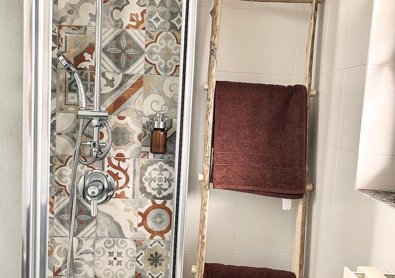 La Mansardina Apartment Venegono Superiore Bagian luar foto